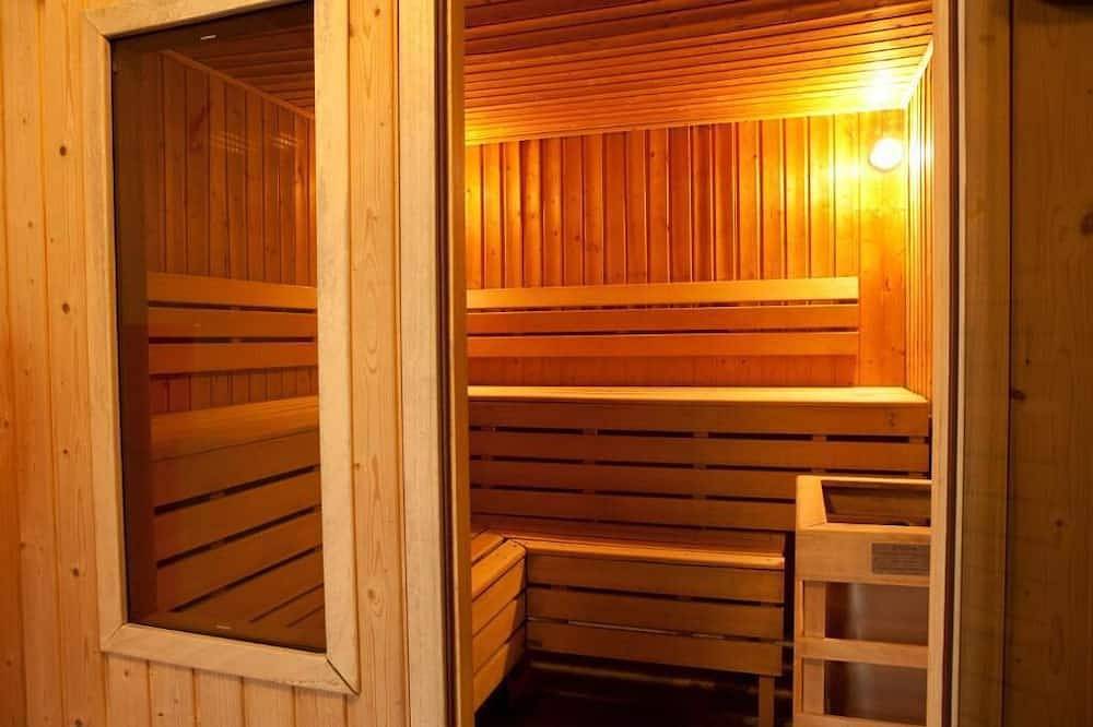 Entire apartment, Wifi, 4th floor, swimming pool, sauna, parking, tv, 35m², Pra Loup in Jausiers, Mercantour National Park