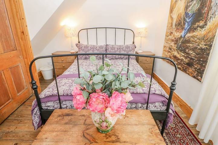 Shaftoe Mews, family friendly, with open fire in Haydon Bridge in North Pennines AONB