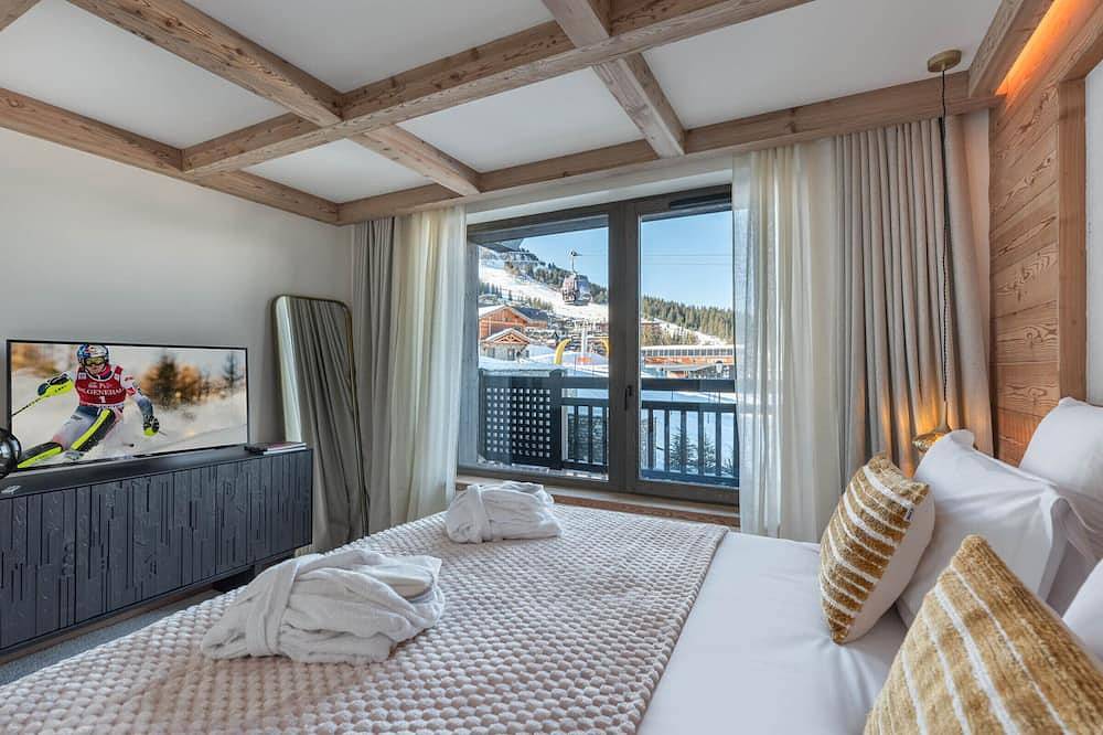 Entire apartment, New Ski-In/Ski-Out Apartment in Courchevel 1850 with Spa, Pool, and Covered Parking in Courchevel 1850, Saint-Bon-Tarentaise