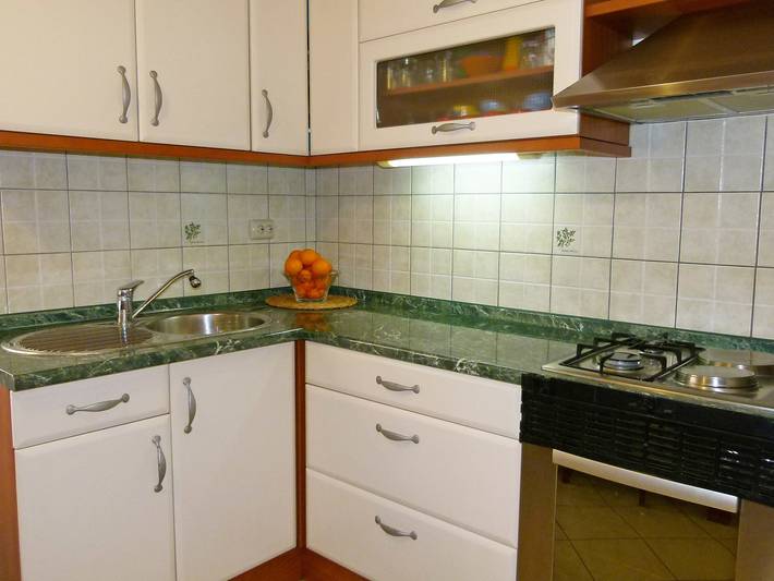 Ferienwohnung für 5 Personen, mit Terrasse und Garten in Grad Šibenik - 4