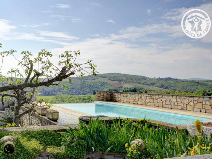 Location de vacances pour 2 personnes, avec Jardin et Piscine dans la Loire