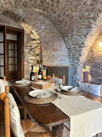 Gîte pour 6 personnes, avec vue et terrasse à Faugères