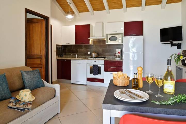 Location de vacances pour 4 personnes, avec jacuzzi ainsi que jardin et piscine dans Plage de Scodi-Neri - 3