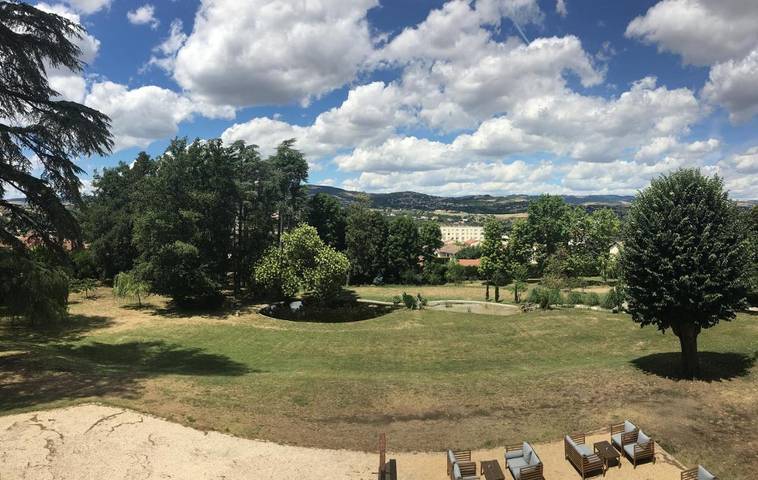 Hôtel pour 2 personnes, avec jardin et terrasse dans Saint-Paul-en-Jarez - 2