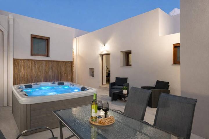 Ferienwohnung für 6 Personen, mit Whirlpool und Terrasse