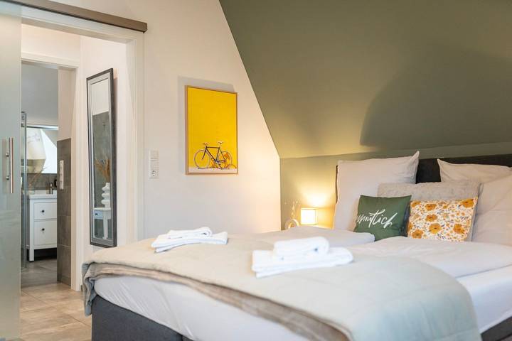 Ferienhaus für 14 Personen, mit Seeblick und Sauna sowie Ausblick und Garten in Ammerland - 2