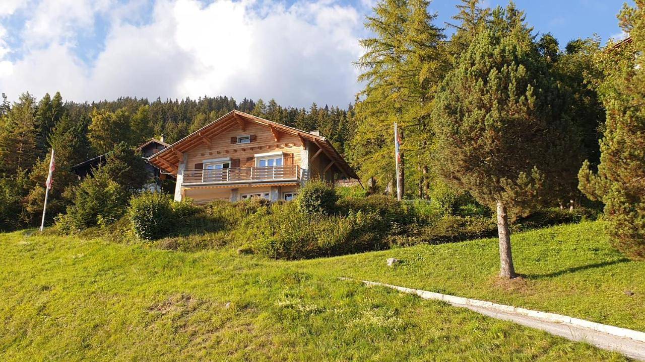 Three-Bedroom Chalet in Mollens, Sion - Sierre & Umgebung
