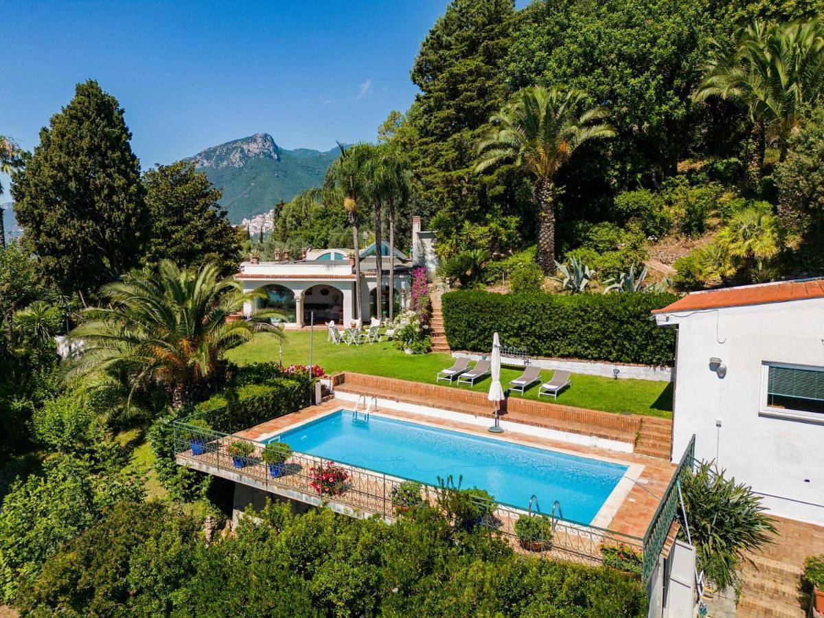Starhost - Villa Il Poggio, Amalfi Coast with pool, garden, patio and terrace in Vietri sul Mare, Costiera amalfitana