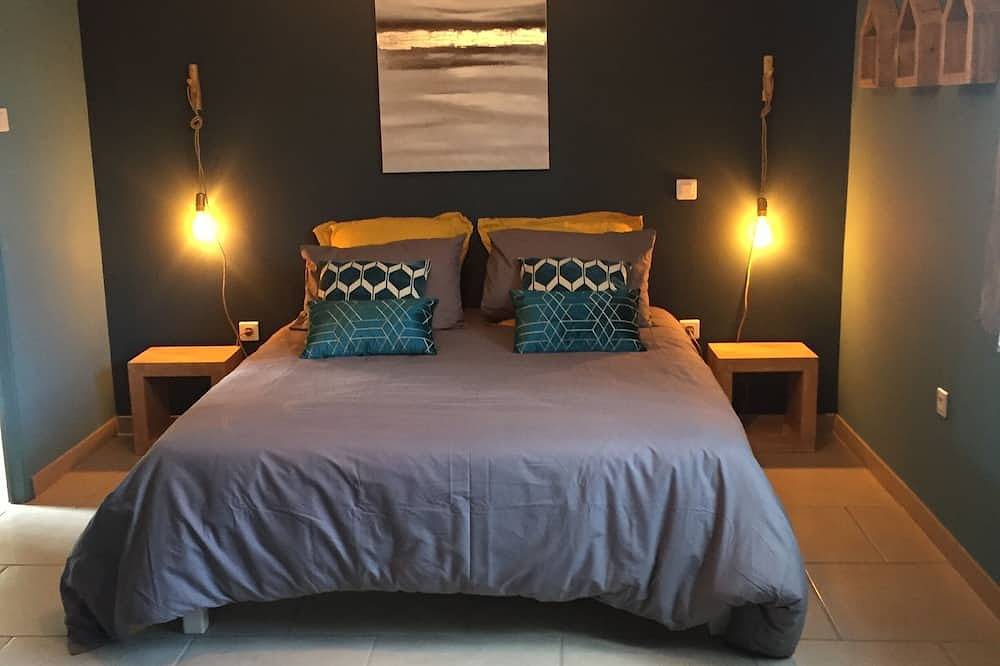 In the heart of Provence, the House of Friends offers you a haven of peace. in Maillane, Arles region