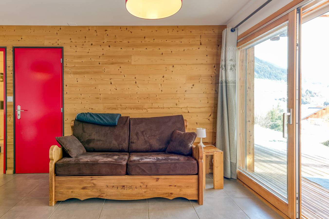Ganze Wohnung, Ferienwohnung 'L'escargot' mit Bergblick, privater Terrasse und Wi-Fi in Saint-Jean-d'Arves, Region Saint-Jean-de-Maurienne