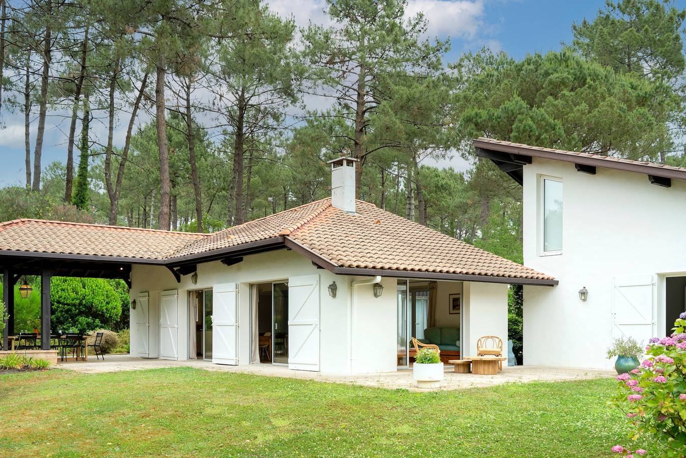 Casa de vacaciones en Hossegor, jardín entre pinos y terraza cubierta in Hossegor, Côte d’Argent