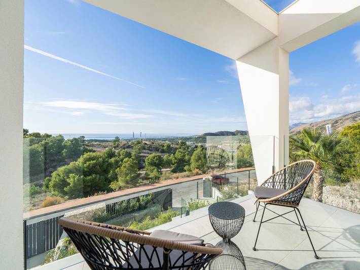 Chalet para 6 personas, con piscina y terraza, Familias con niños en Marina Baja - 2