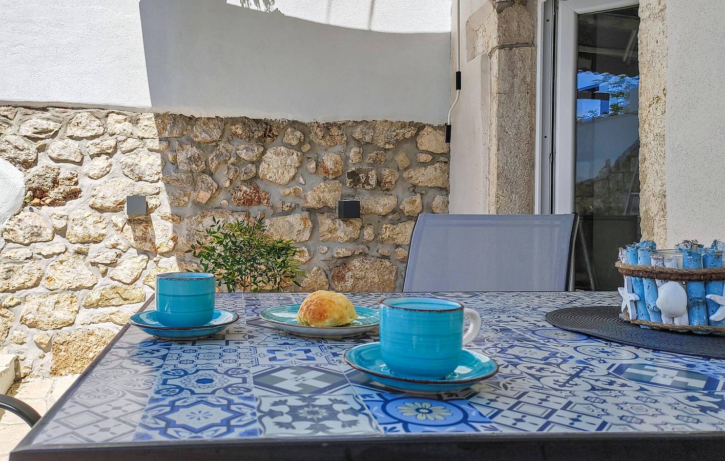 Charmante 2-Zimmer-Wohnung mit Pool, Terrasse und WLAN in der Nähe des Zentrums von Grizane in Grizane, Primorje-Gorski Kotar
