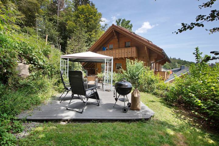 Casa de férias 'Ferienhaus Sankt Peter' com vista para a montanha, terraço privado e acesso Wi-Fi in Dachsberg, Floresta Negra do Sul