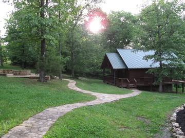 Log Cabin for 4 Guests in Baxter County, Picture 2