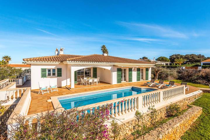 Villa for 7 people, with pool and terrace as well as garden in Binibeca