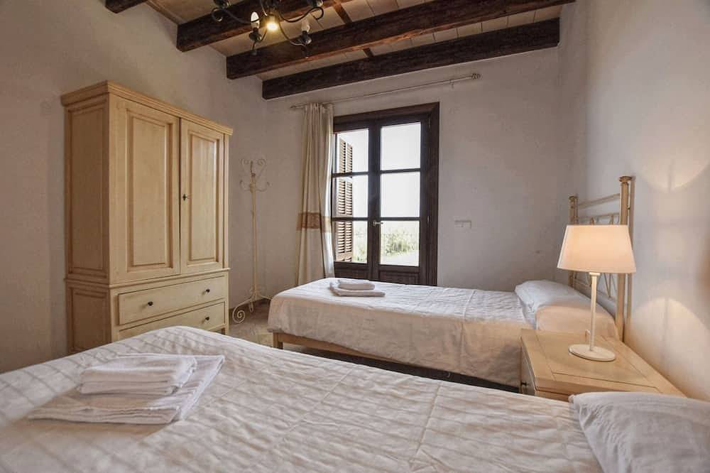 Classic Home with Pool in Petra, Majorca Center