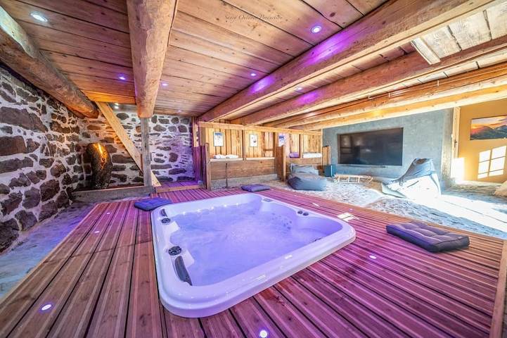 Gîte pour 4 personnes, avec balcon et jardin à Besse-et-Saint-Anastaise