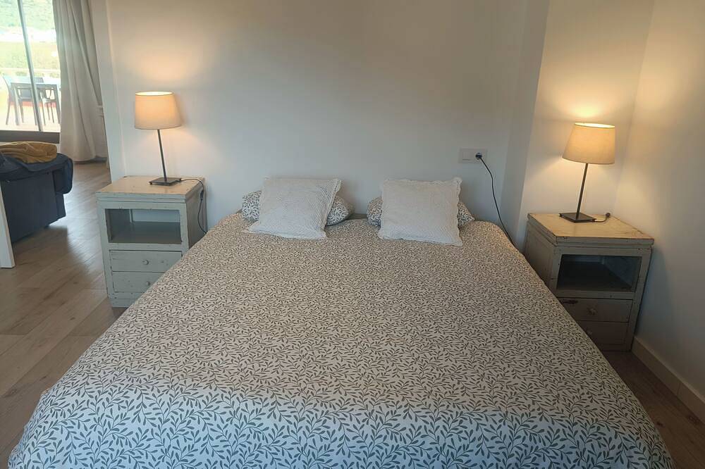 Ático Relax: Vistas al Mar y Montaña, Enorme Terraza y Garaje Bicis. Fibra 1 Gb in Palau Sabardera, Alt Empordà