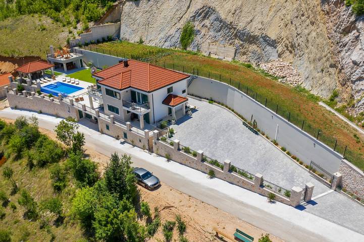 Komfortables Haus mit Terrasse Studenci, Zagora in Makarska Riviera