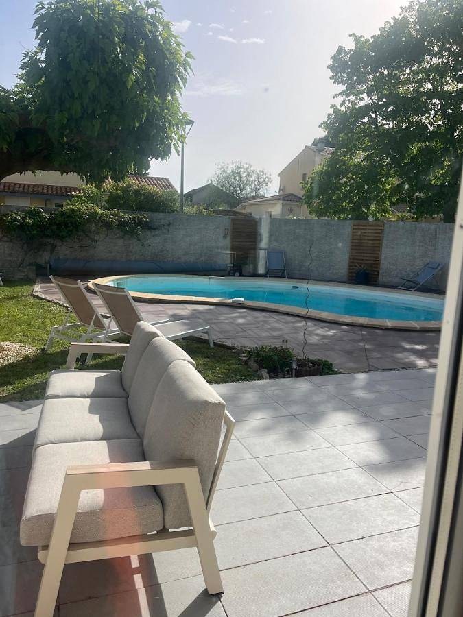 Location de vacances pour 10 personnes, avec jacuzzi ainsi que jardin et piscine à Lavérune - 2