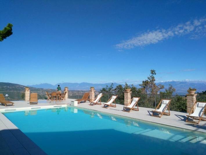 Privatzimmer für 2 Personen, mit Terrasse und Garten sowie Pool in Corigliano Calabro