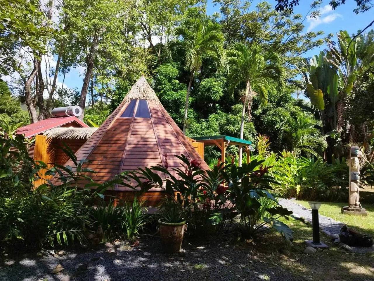 Gemütliches Chalet mit privatem Zugang in Pointe-Noire in Pointe-Noire, Guadeloupe
