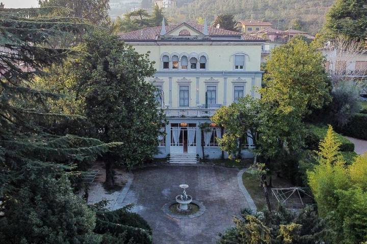 Villa für 7 Personen, mit Terrasse und Garten in Maderno