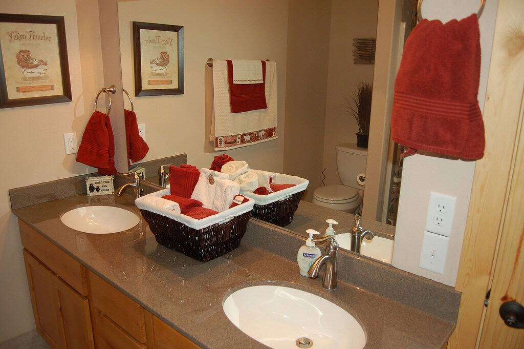 Spektakuläre Aussicht auf den See, einfacher Zugang, neues, modernes Haus mit vielen Annehmlichkeiten in Flathead Nationalwald