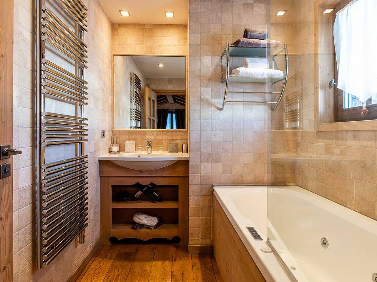 Appartement entier, Charmant appartement au cœur de Courchevel 1850, 73m², 4 pers, proche pistes, balcon, hammam, Wifi in Courchevel 1850, Saint-Bon-Tarentaise