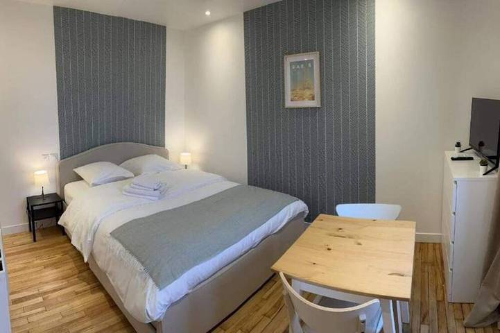 Apartamento entero, Studio number 10 in Pantin in Pantin, Sena-Saint Denis