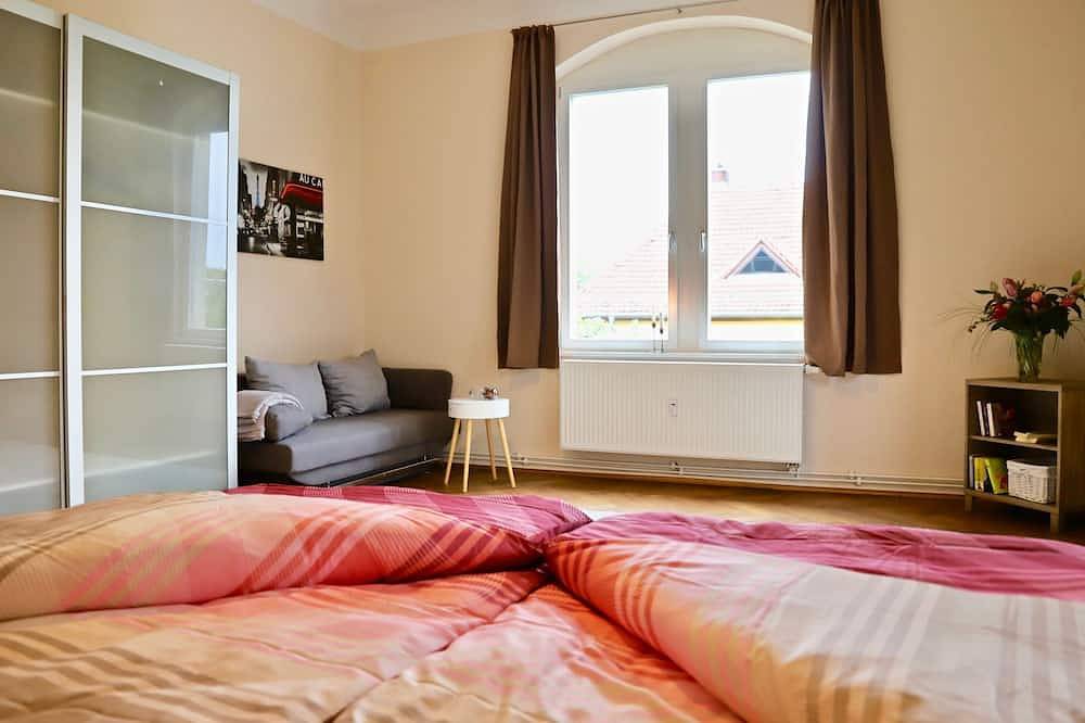 Apartamento entero, Apartamento con unos 200 metros cuadrados, 5 dormitorios, máx. 12 personas in Loschwitz, Dresde