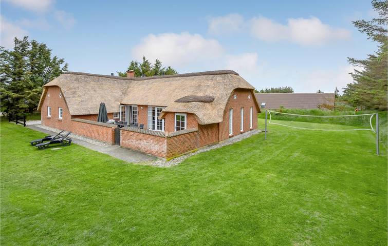 Ferieudlejning for 14 personer, med jacuzzi og sauna såvel som pool og terrasse, husdyr tilladt i Klegod