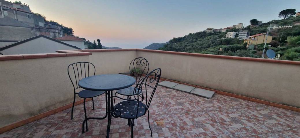 Room 'Appartamento 3 - Stanza 31' with Shared Terrace, Wi-Fi and Air Conditioning in Ficarra, Monti Nebrodi