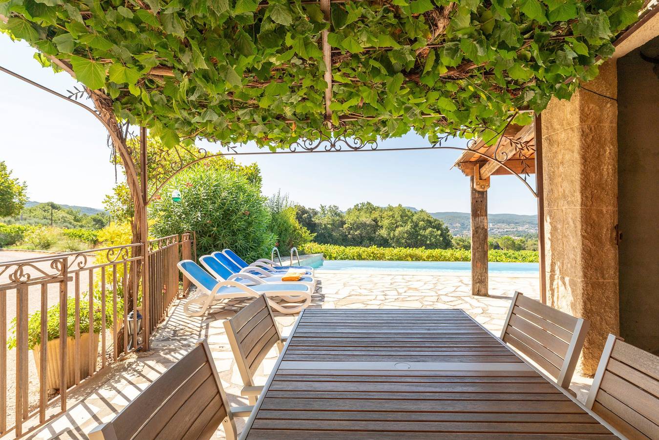 Maison de campagne « Escale Des Crozes » avec vue montagne, piscine partagée et Wi-Fi in Saint-Romain-en-Viennois, Parc naturel régional du Mont-Ventoux