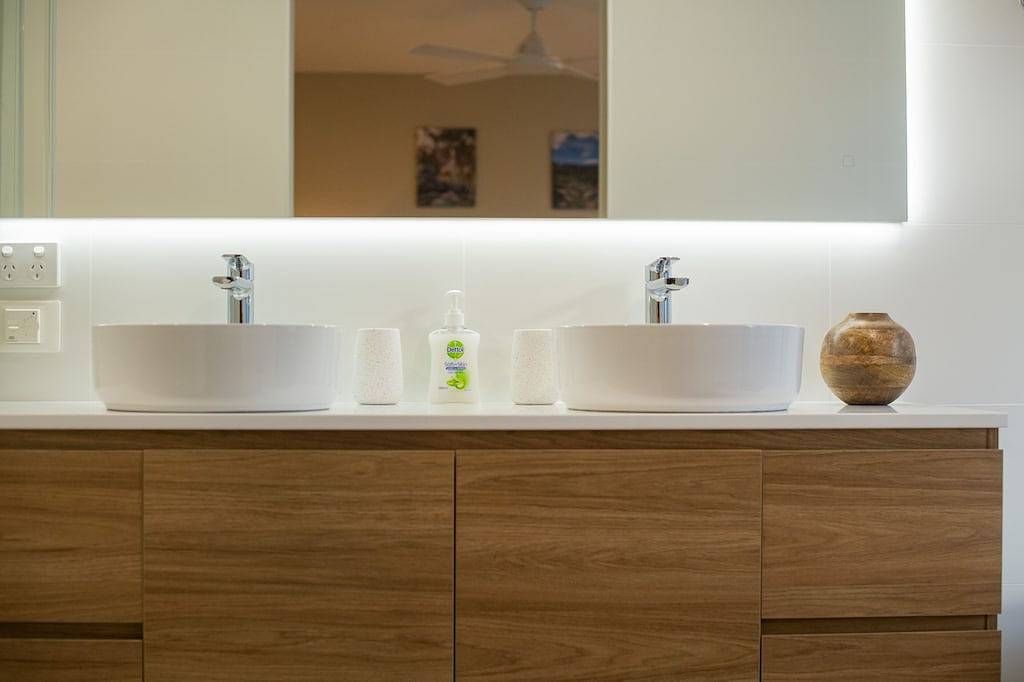 3bed 3bath house with lake views. 10mins from Jindabyne. 30 mins to ski tube in East Jindabyne, New South Wales