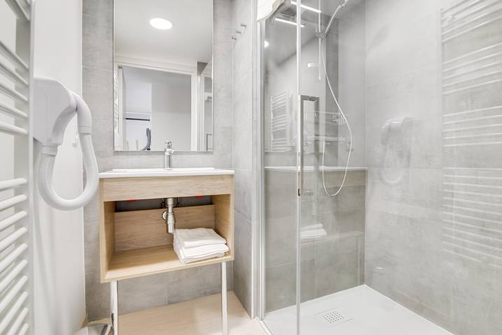 Ferienwohnung für 4 Personen, mit Terrasse und Garten sowie Pool in Vence