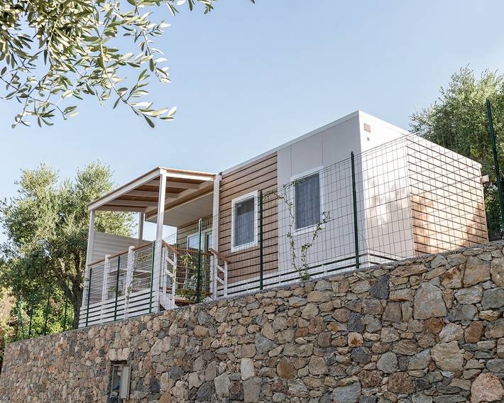 Glamping voor 5 personen, met Zwembad aan de Riviera di Ponente