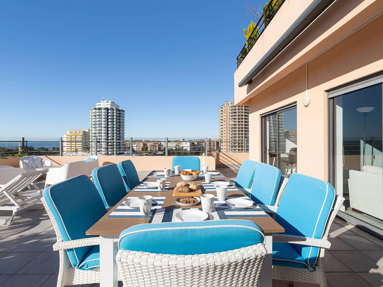 Entire apartment, Dream penthouse in Praia da Rocha, air conditioning, pools and tennis court in Praia da Rocha, Portimão