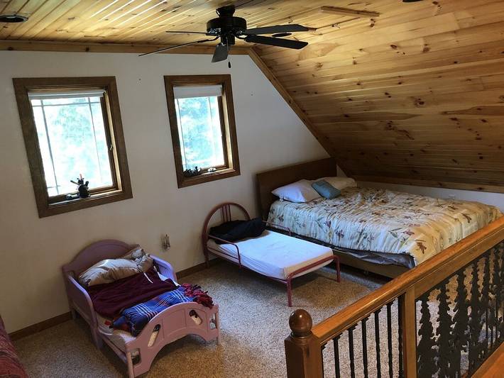Log cabin for 12 people, with garden in Wisconsin