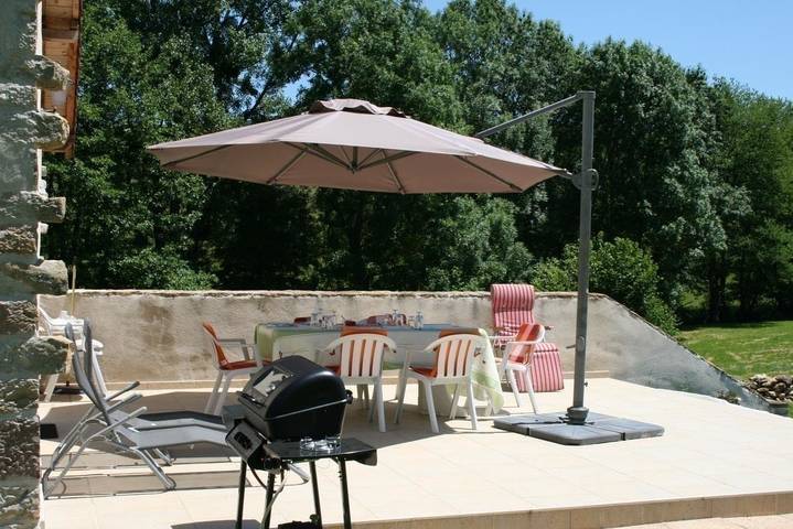 Gîte pour 6 personnes, avec jardin dans La Vineuse sur Fregande - 4
