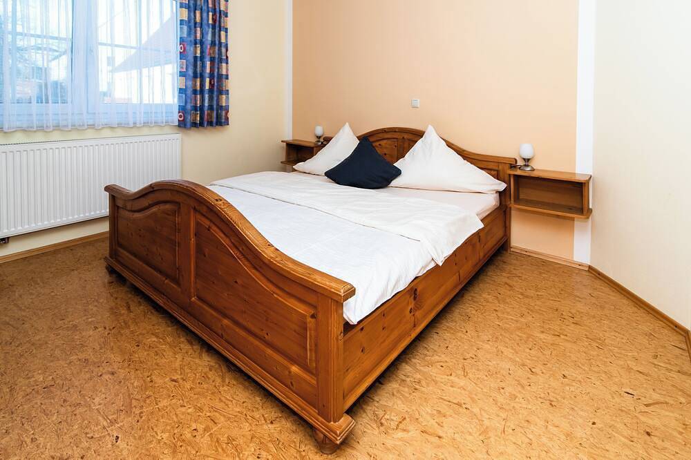Ganze Wohnung, Schöne Ferienwohnung (70qm) mit Balkon und Blick auf den Brombachsee in Spalt, Fränkisches Seenland