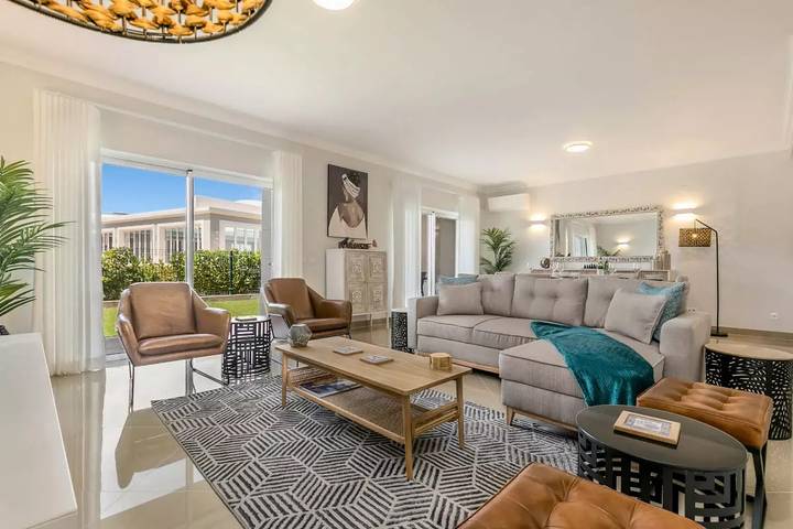 Villa para 8 pessoas, com jardim e piscina e ainda sauna em Santa Maria