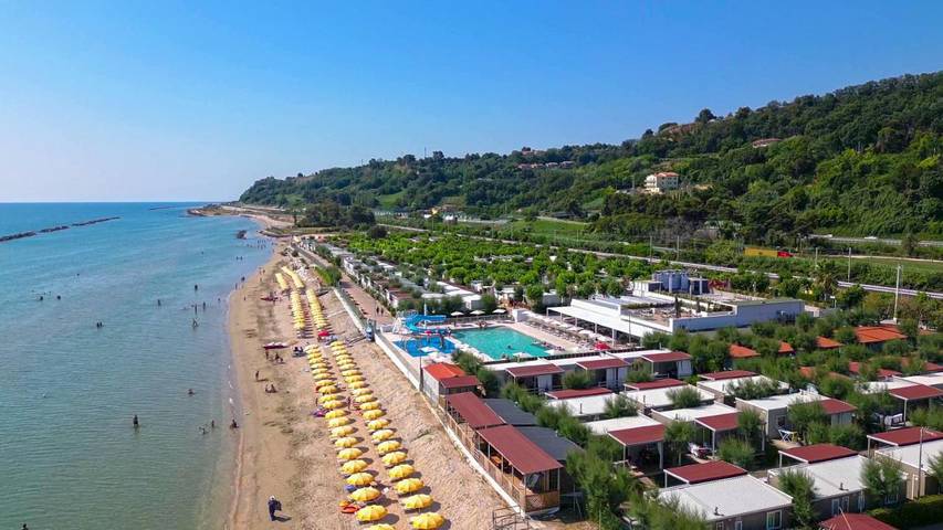 Villaggio vacanza per 4 persone, con Terrazza e Idromassaggio nonché Giardino e Piscina per bambini nelle Marche