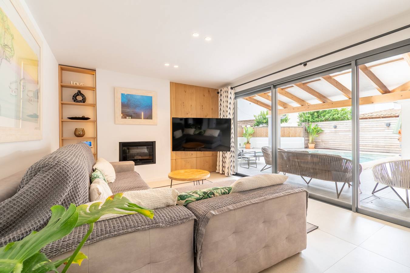 Villa 'Ana Puerto Pollensa' met Uitzicht op de Bergen, Wi-Fi en Airconditioning in Port de Pollença, Pollença