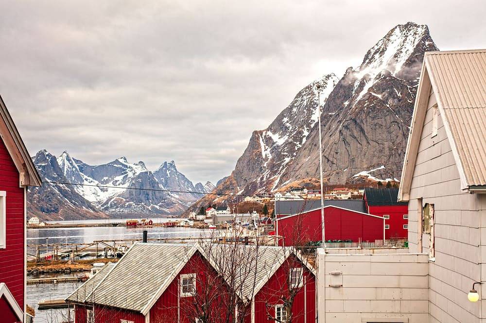 Reine Mountain View Retreat in Moskenes