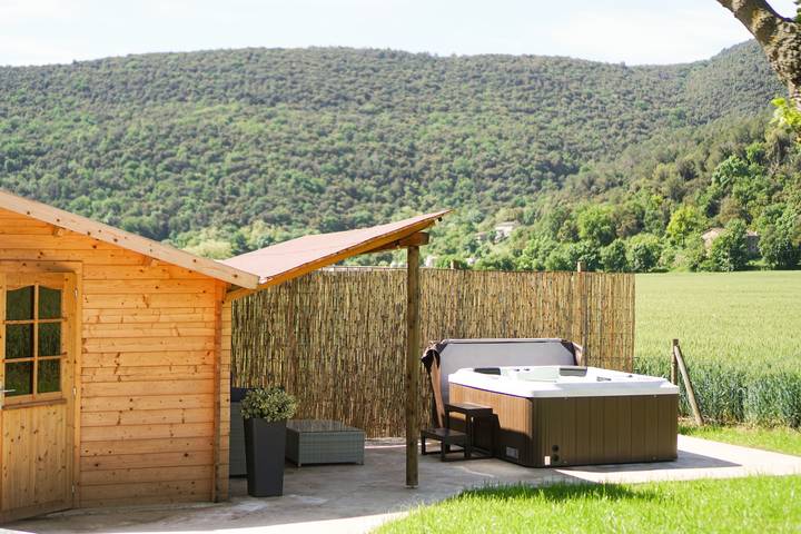 Casa de vacaciones para 4 personas, con Jacuzzi y Jardín en Garrotxa