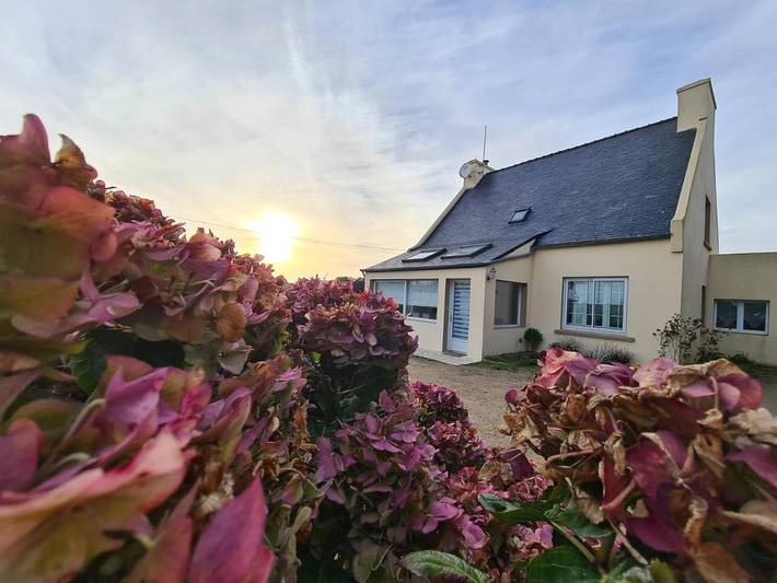 Location de vacances pour 6 personnes, avec Terrasse ainsi que Jardin et Vue à Ploumoguer