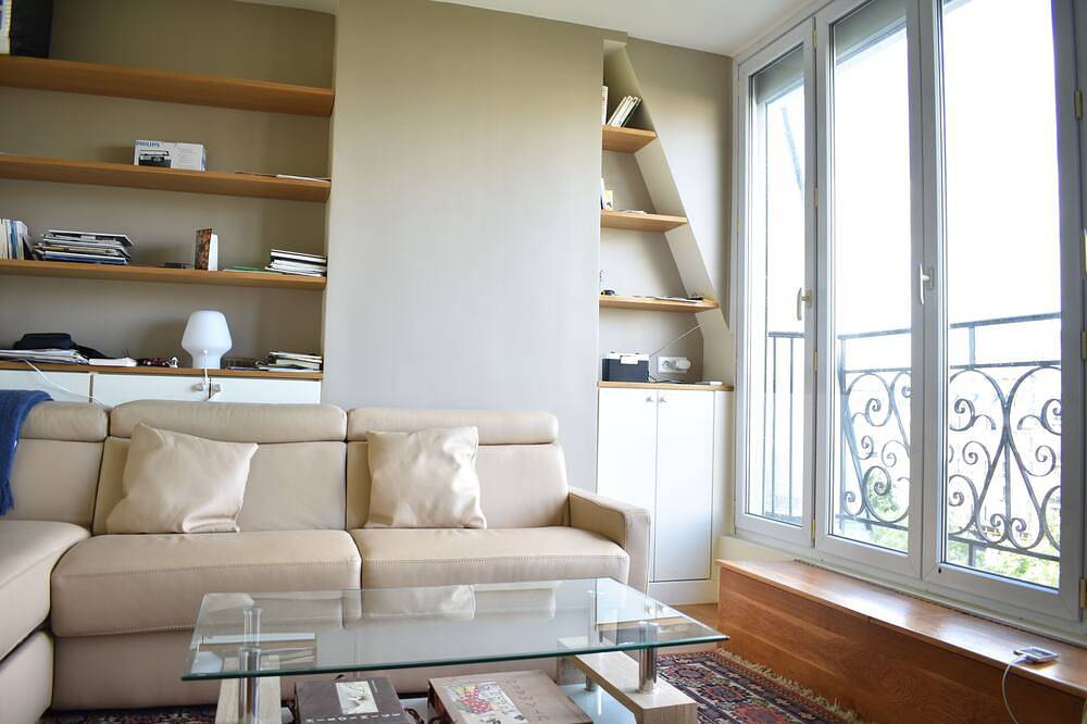 Ganze Wohnung, Bright Studio Apartment With High View in Paris, Ile de France