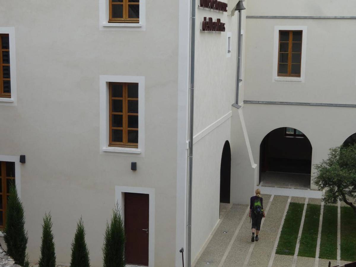 Appartement entier, Studio au Centre d'Art Arkad in Auvillar, Tarn-et-Garonne